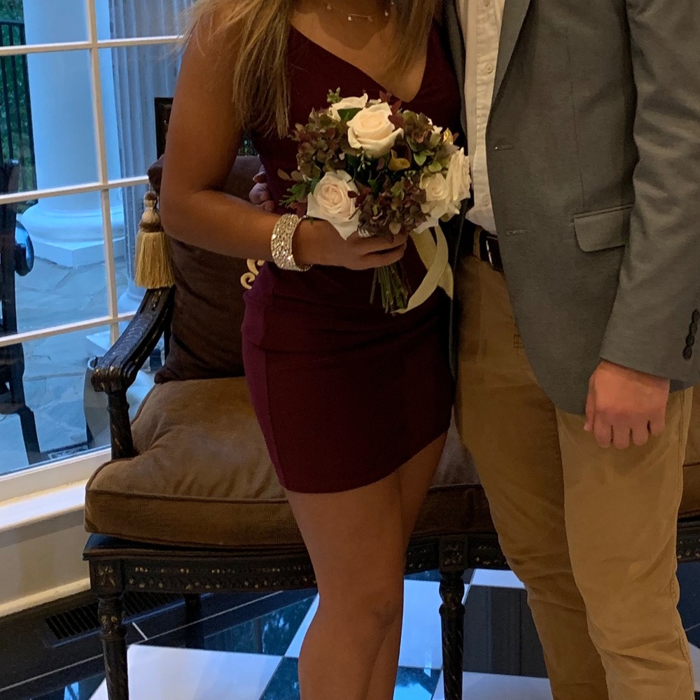 Windsor Junior’s Burgundy / Wine Homecoming Dress Small